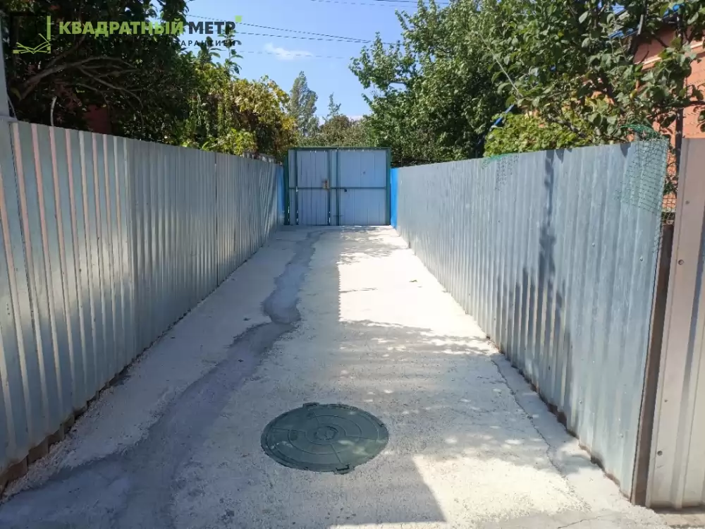 1000563880